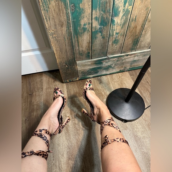 Deltan Makenna Jaguar Print Ankle Wrap
Dress Sandals women size 7.5 - Picture 15 of 17